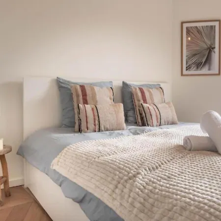 Amsterdam City Apartment Near Museum District & Vondelpark *