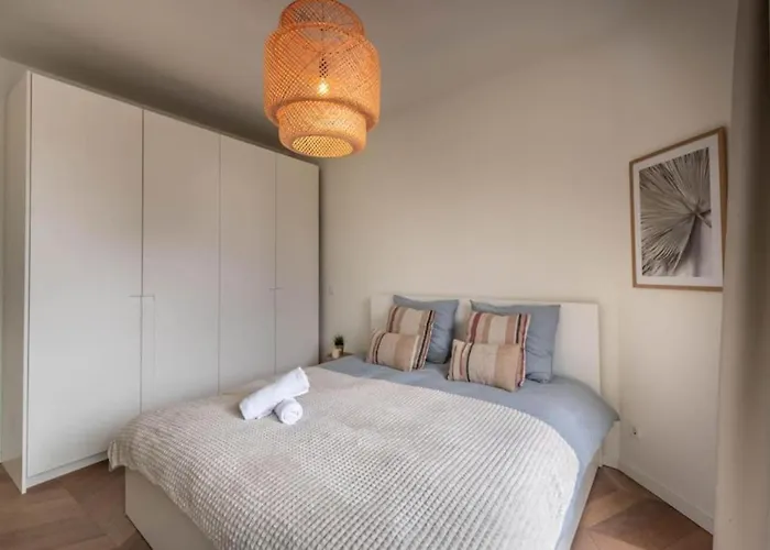 Amsterdam City Apartment Near Museum District & Vondelpark With View *