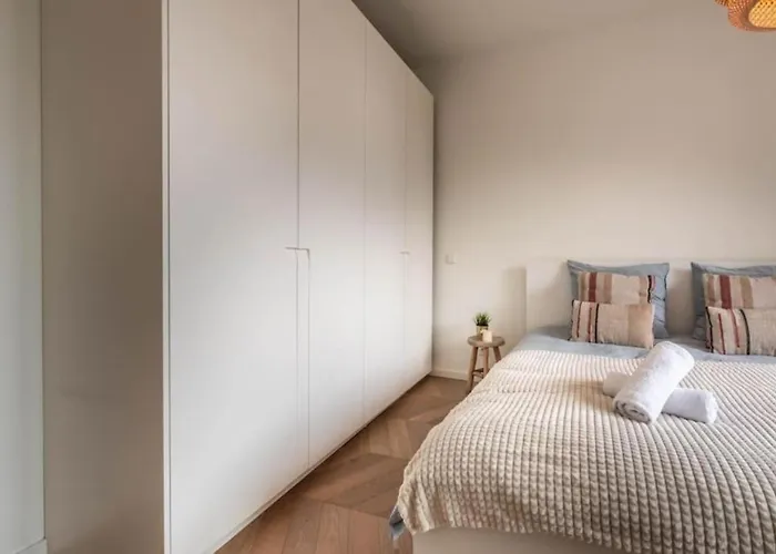 Amsterdam City Apartment Near Museum District & Vondelpark With View