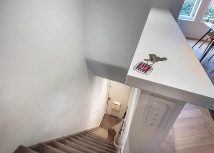 Amsterdam City Apartment Near Museum District & Vondelpark With View