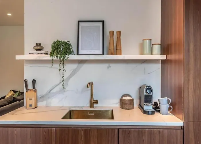 Amsterdam City Apartment Near Museum District & Vondelpark With View Apartment